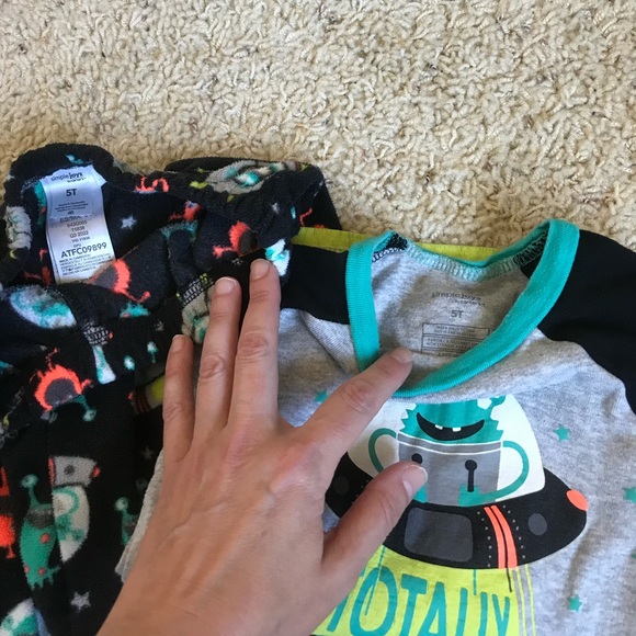 Lot of boys 5T pajamas bundle - Picture 9 of 13